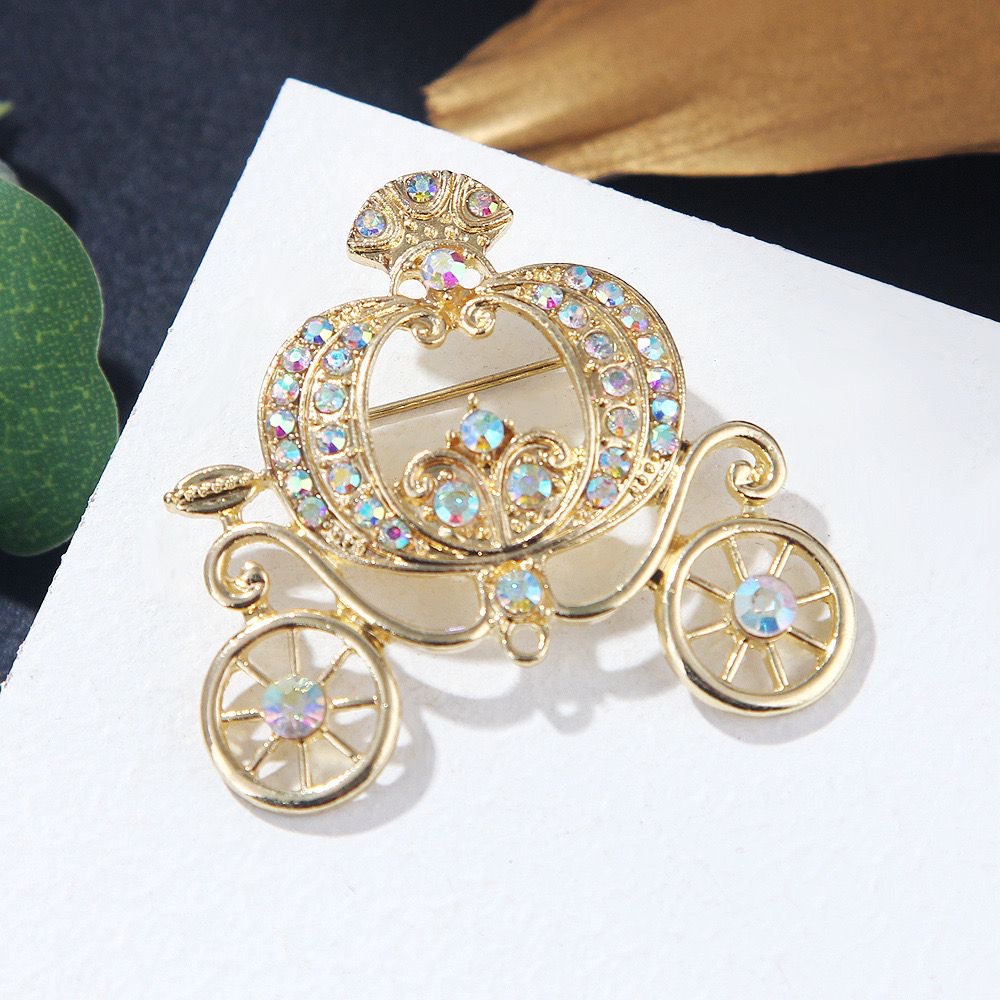 Fruit-themed enamel brooch badge, unique shell-shaped brooch, beautiful and practical decorative brooch badge new recommendation Application Scenario
