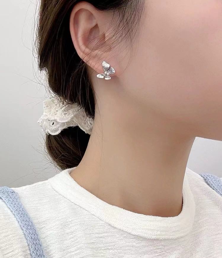 高级时尚蝴蝶耳钉产品图