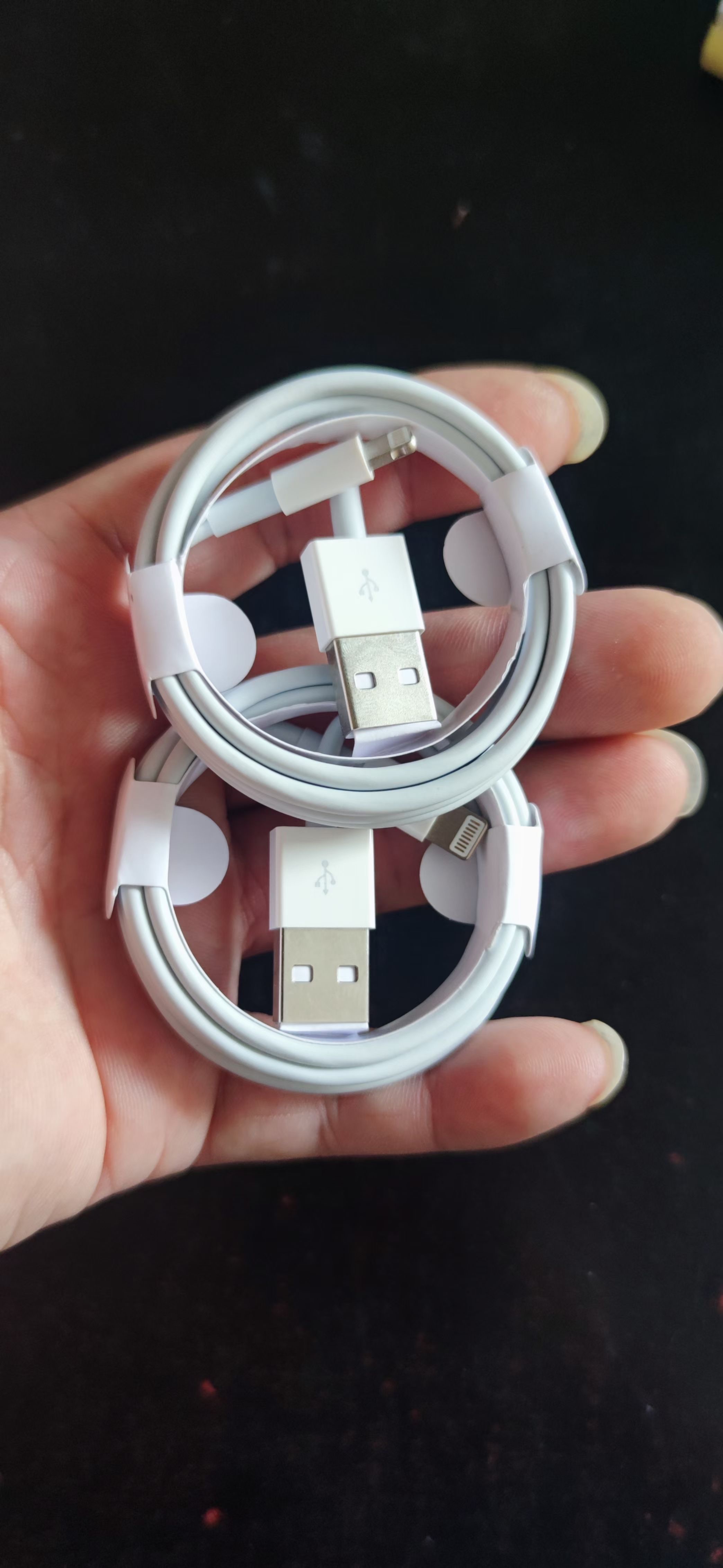usb苹果数据线。充电线