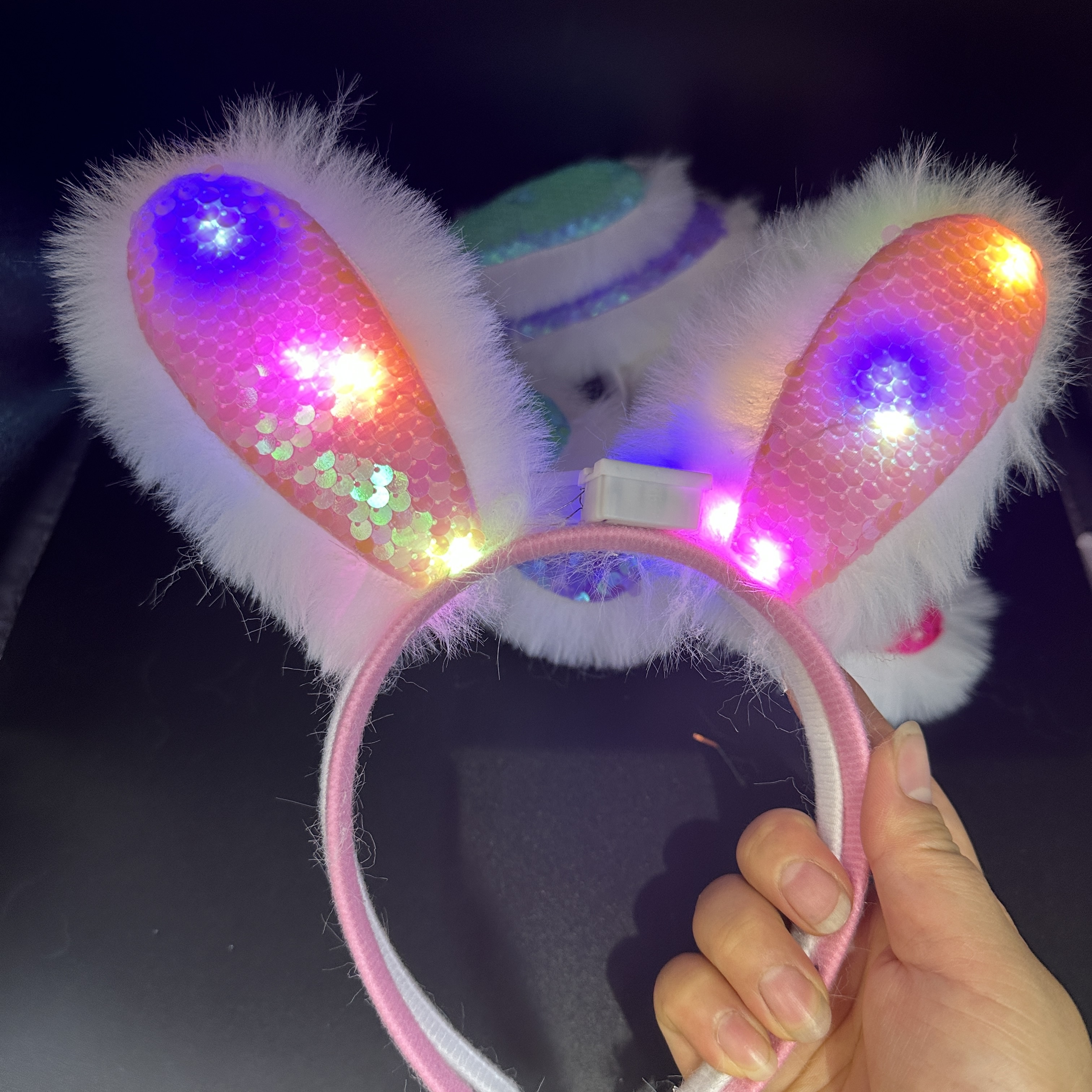 发光毛绒兔耳朵发箍亮片闪光毛绒兔耳朵头箍带灯闪光头饰卖萌兔耳朵头扣夜市摆摊玩具批发产品图