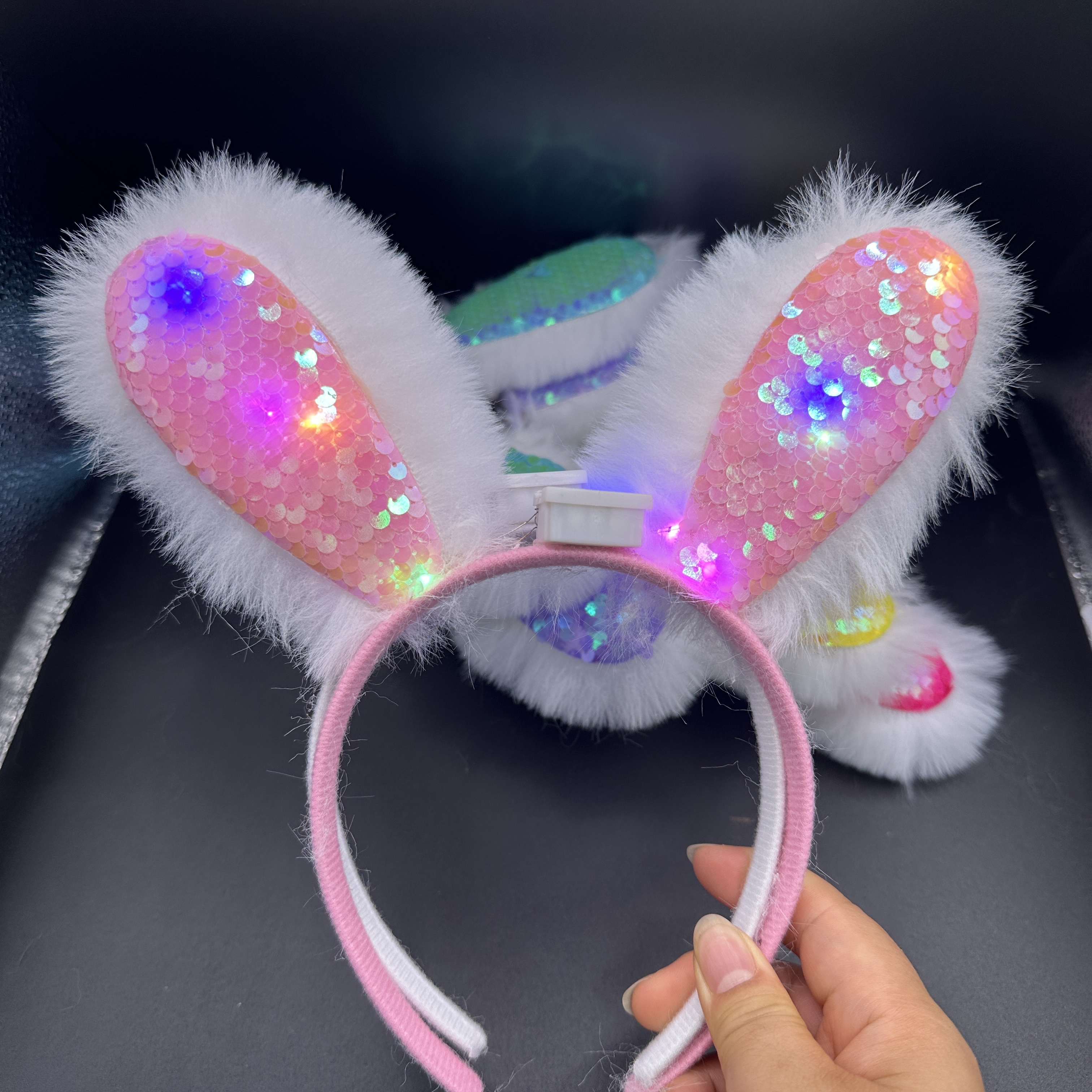 发光毛绒兔耳朵发箍亮片闪光毛绒兔耳朵头箍带灯闪光头饰卖萌兔耳朵头扣夜市摆摊玩具批发细节图