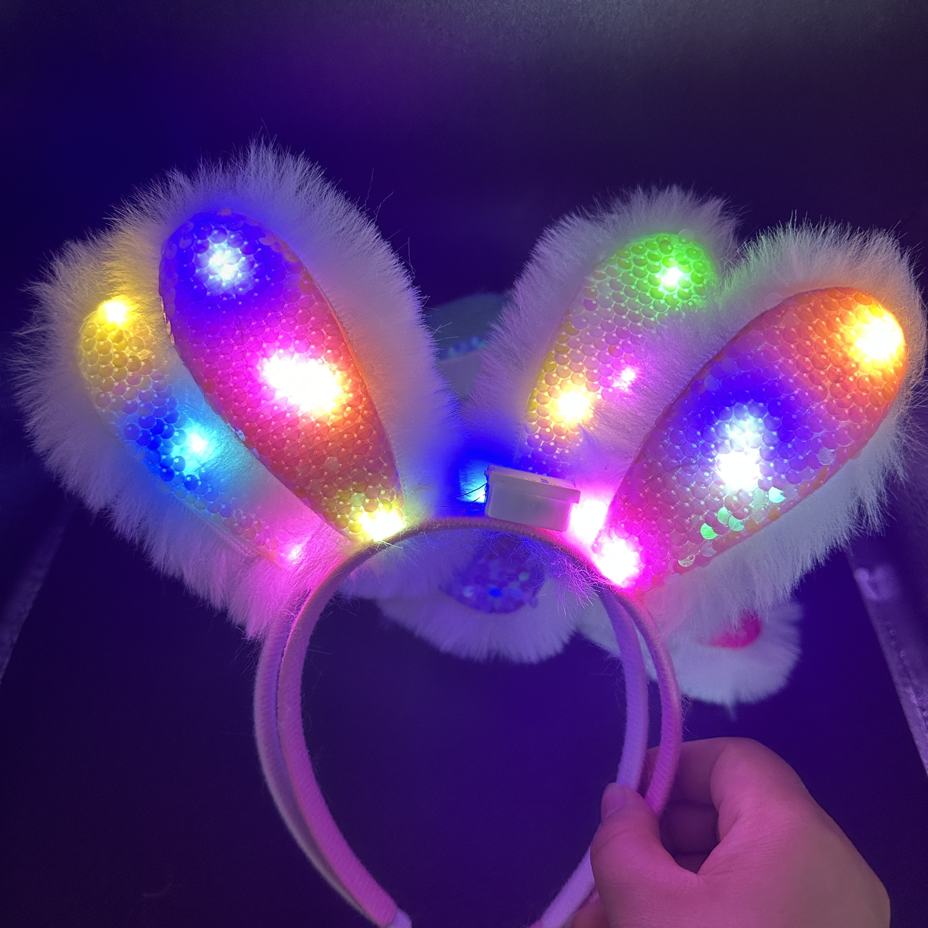发光毛绒兔耳朵发箍亮片闪光毛绒兔耳朵头箍带灯闪光头饰卖萌兔耳朵头扣夜市摆摊玩具批发白底实物图
