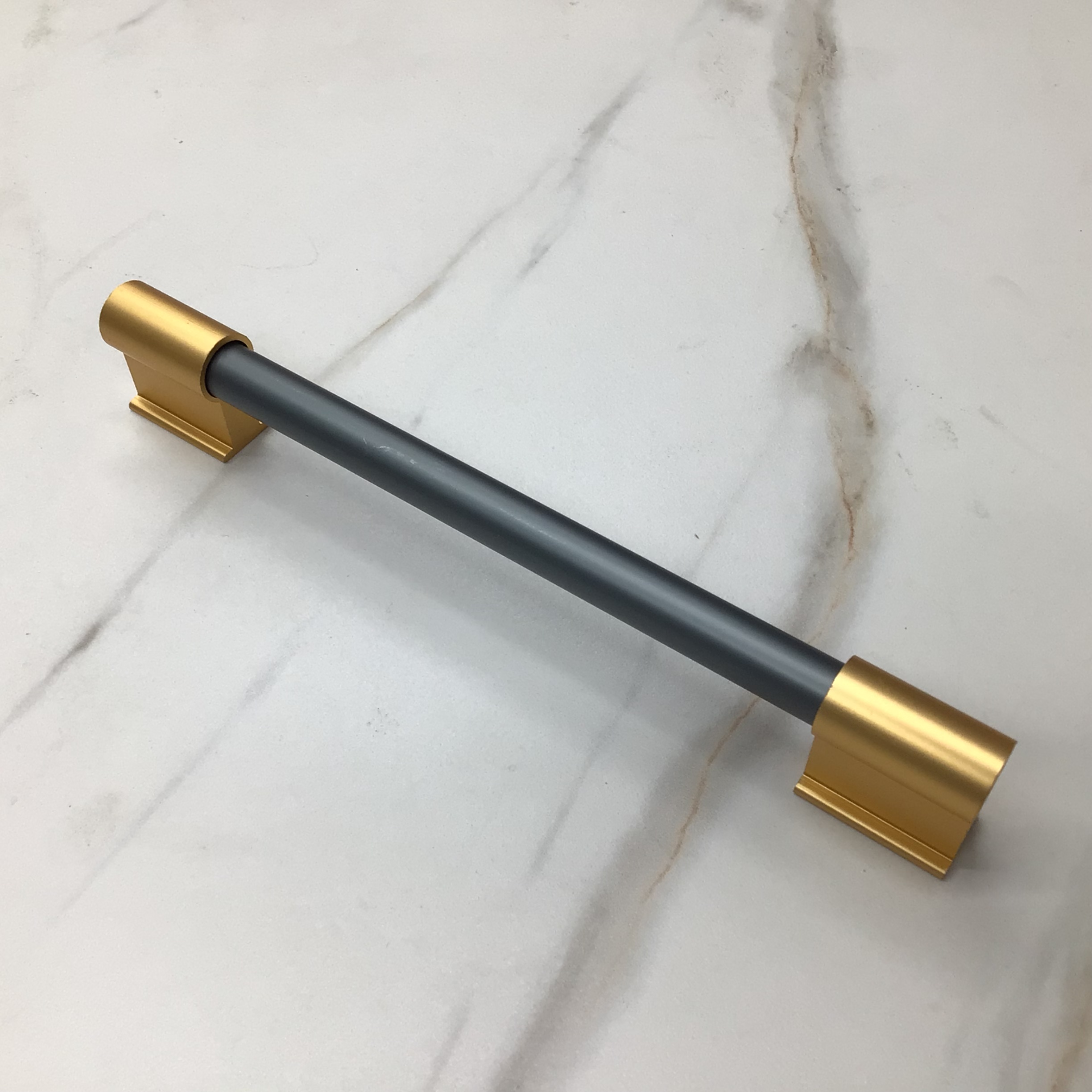 High-end color-blocked aluminum handles, cabinet door handles, drawer handles, modern, simple and light luxury aluminum alloy handles, high-end handles Item Picture