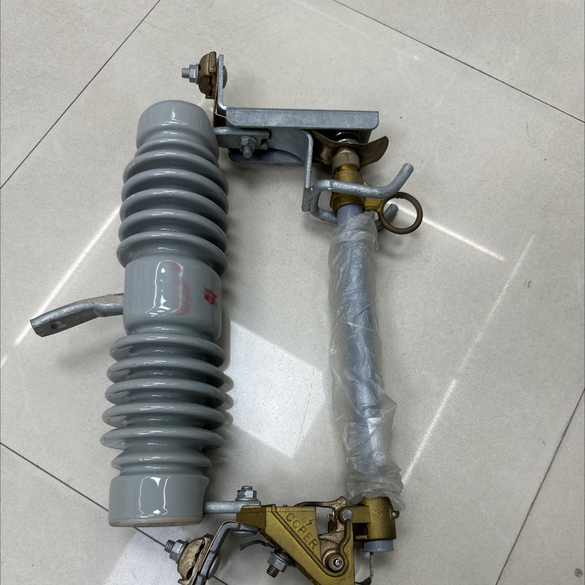 跌落式熔断器 thumbnail