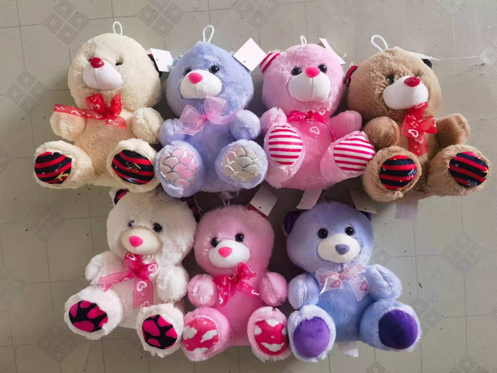 毛绒玩具玩偶公仔娃娃，小熊领结，抱心，实惠公仔娃娃玩偶，小孩喜欢有吊绳和拉链，可以添加音乐器产品图