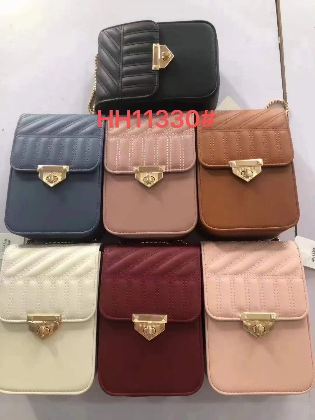 Transparent PVC cosmetic bag with sequin decoration, glass yarn flocking design, portable travel toiletry bag, essential for beauty storage Specification image