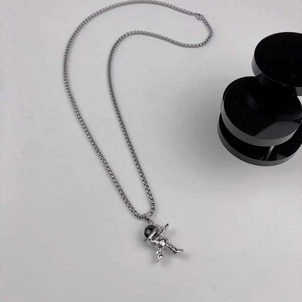 Factory direct sales of hip-hop trendy brand street necklaces, boys' fashionable street dance show decorations, personalized diamond-encrusted cool hoodies, sweater chains Item Picture