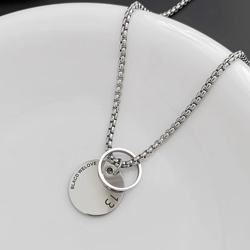 Factory direct sales: Ring letter versatile titanium steel men's necklace, women's collarbone chain, hip-hop style niche design, high-end sweater chain detail image 4