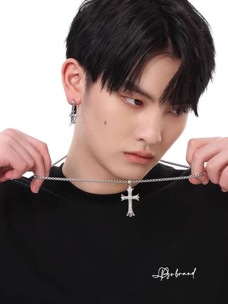 Factory direct sales, micro-inlaid cross hip-hop necklace, niche design sense, titanium steel non-fading street sweatshirt chain, internet-famous sweater chain detail image 4
