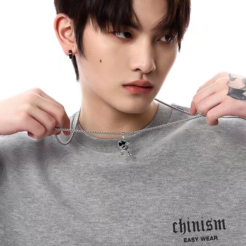 Factory direct sales of hip-hop trendy brand street necklaces, boys' fashionable street dance show decorations, personalized diamond-encrusted cool hoodies, sweater chains detail image 2