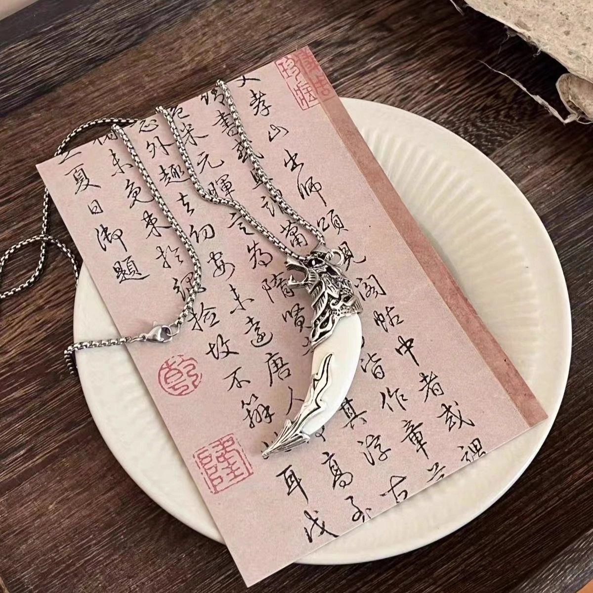 Factory direct sales of new Chinese ethnic style retro heavy industry Wolf tooth super powerful, individual, niche and cool sweater chain detail image 3