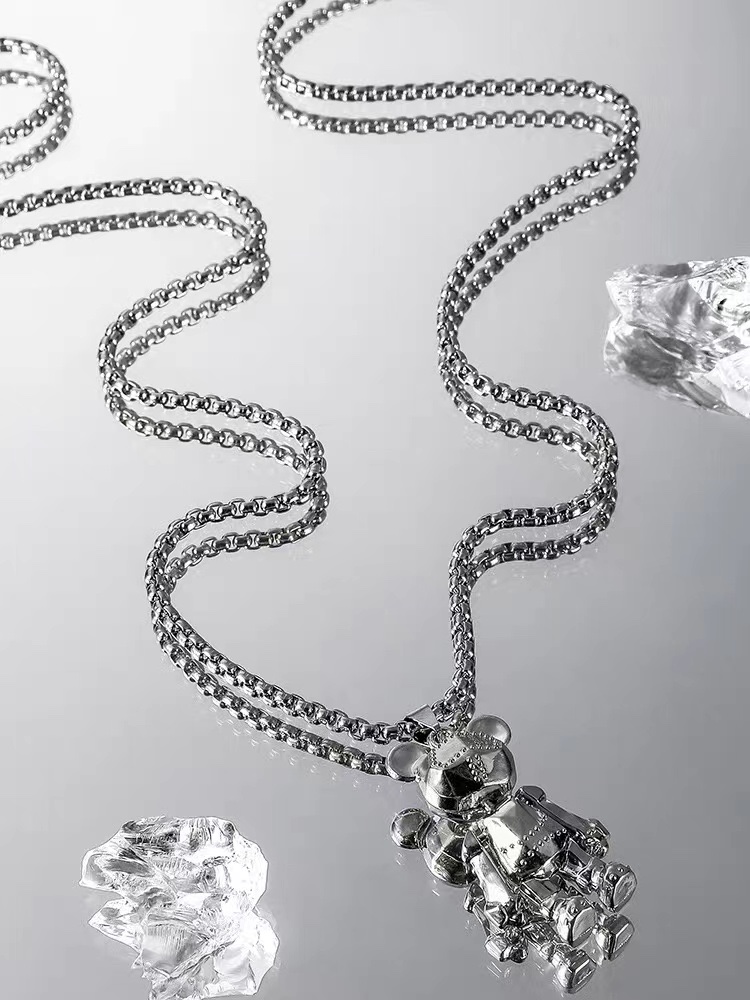 Factory direct sales of bear pendants, men's necklaces, men's trendy accessories, men's chains, trendy brands, versatile and high-end accessories detail image 3