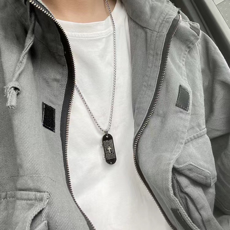 Factory direct sales, versatile and stylish men's necklaces, ins hip-hop sweater chain pendants, hoodie chain accessories and decorations