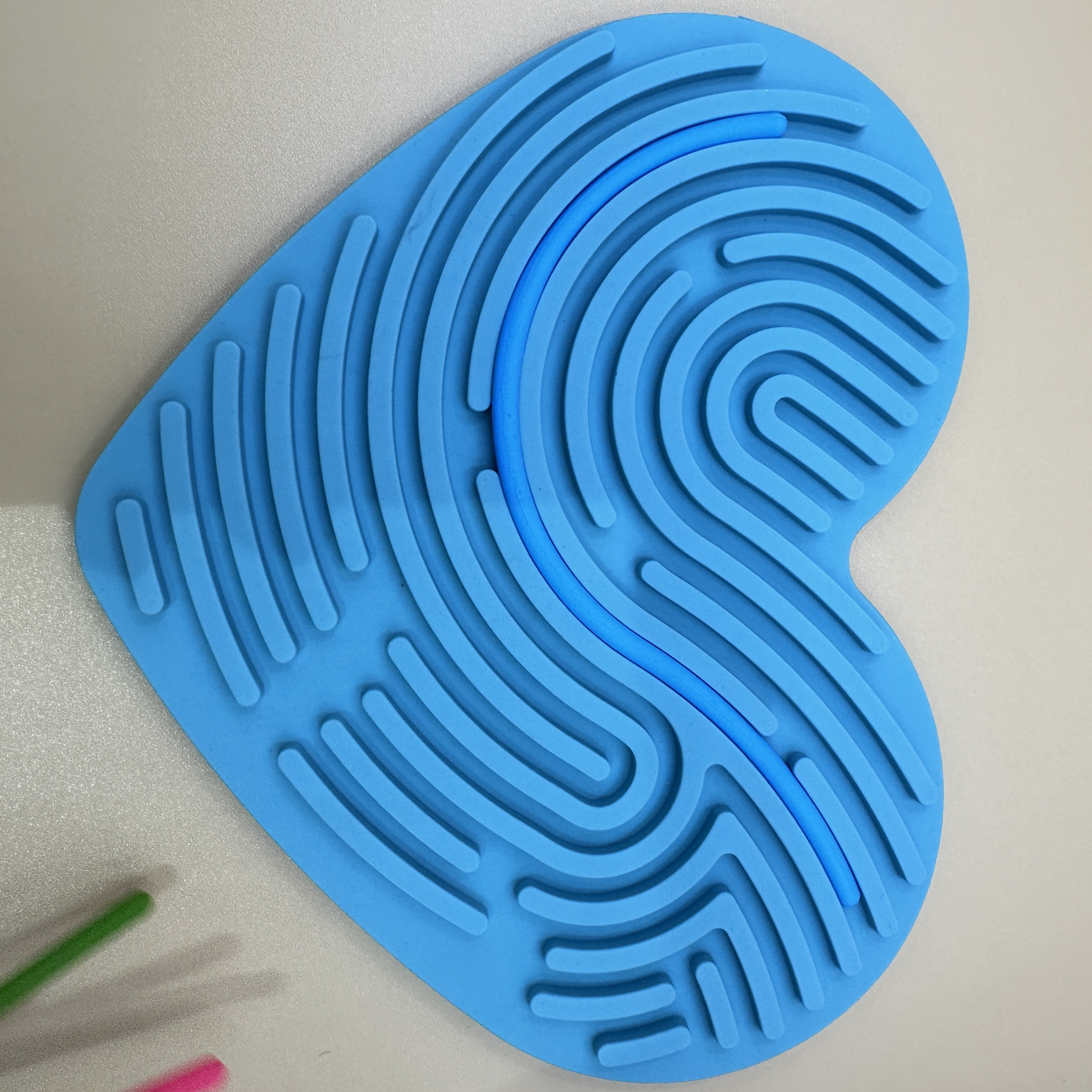 Amazon new silicone sensory activity board color double-sided design puzzle decompression toy Sensory activity board silicone press twister stick silicone twister Specification drawing