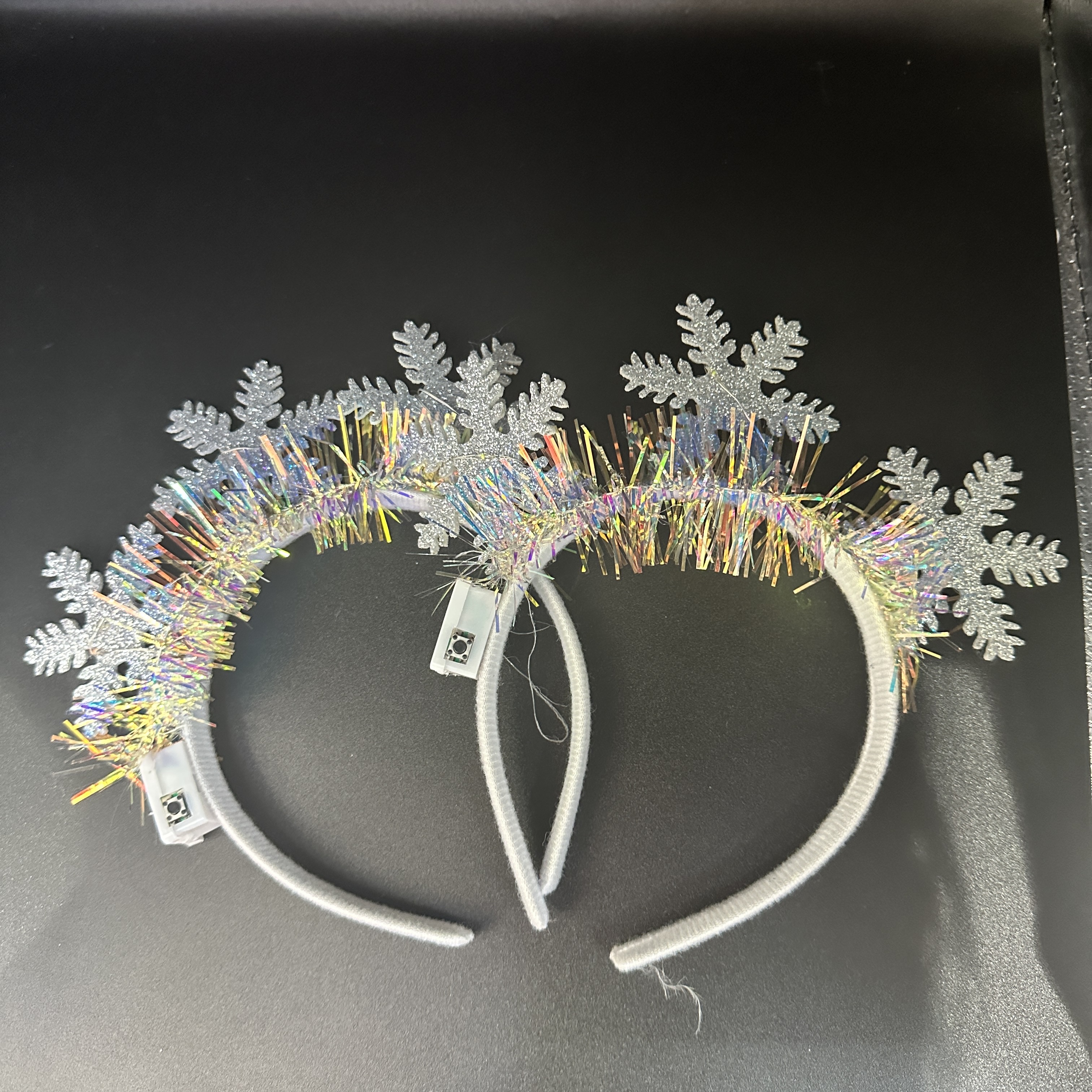 新款圣诞球羽丝发箍白色雪花带灯发饰精灵脚倒立头箍工艺品 发光雪花金丝发箍带灯头扣发光玩具儿童玩具发光玩具详情2