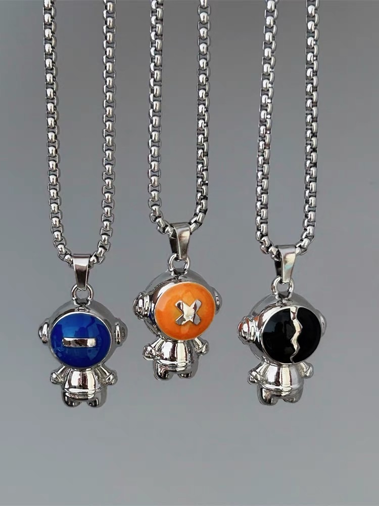 Factory direct sales of best-selling astronaut necklaces for men and women, matching accessory chains, hip-hop street dance children's pendants, cool and trendy Specification image