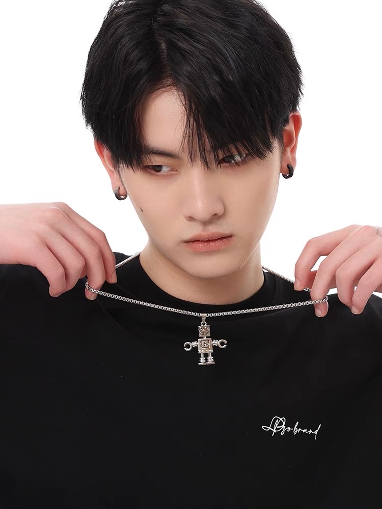 Factory direct sales of trendy movable robot necklaces for men and women, hip-hop niche design, hip-hop sweatshirt sweater chain accessories