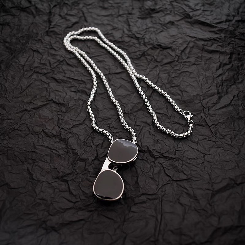 Factory direct sales of sunglasses, sunglasses necklaces for men and women, ins titanium steel personalized decoration, hip-hop style, cool bounce, disco, European and American sweater chains detail image 5