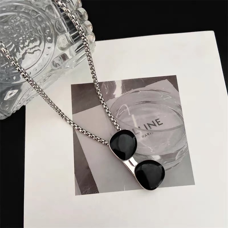 Factory direct sales of sunglasses, sunglasses necklaces for men and women, ins titanium steel personalized decoration, hip-hop style, cool bounce, disco, European and American sweater chains Specification image