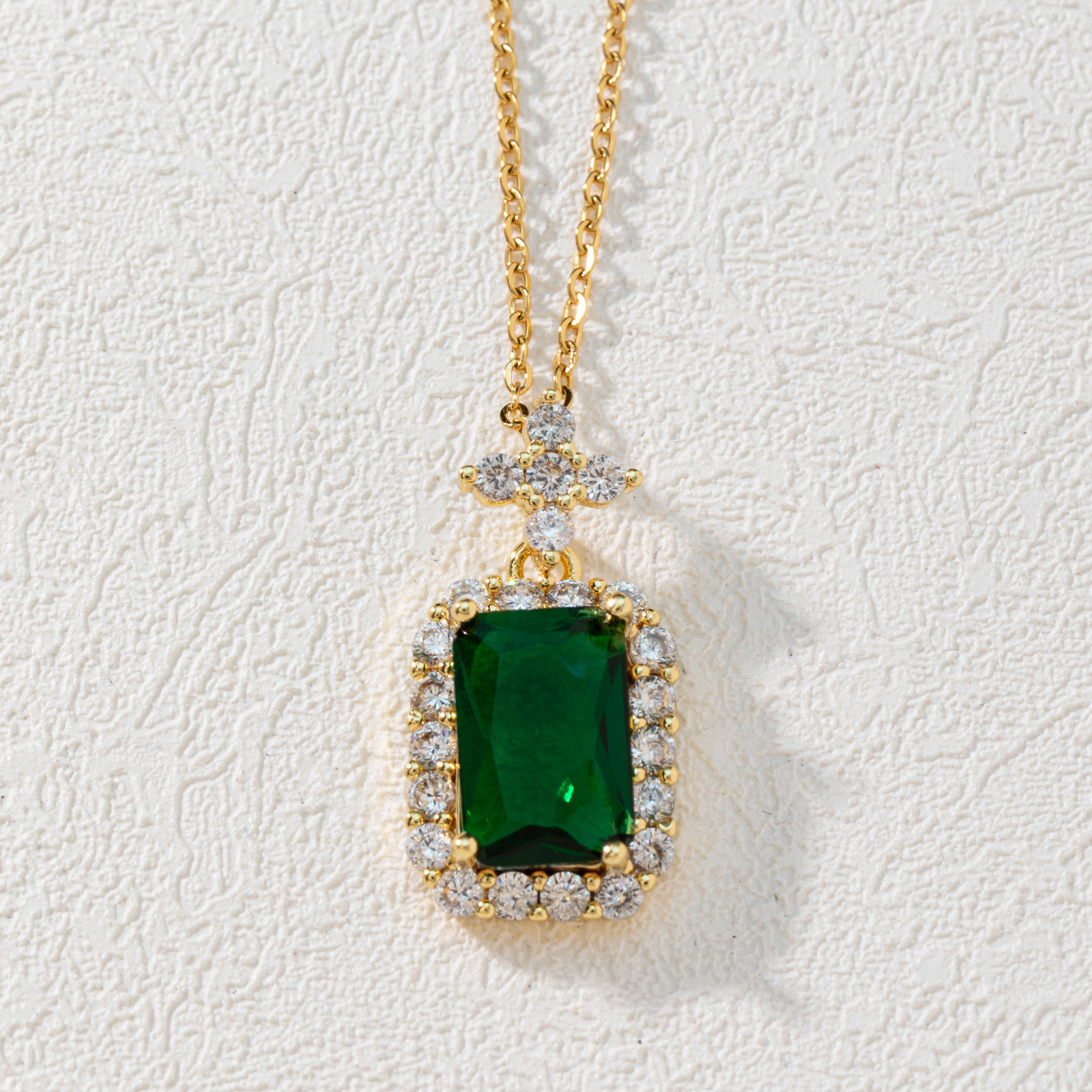 Fashionable zircon crystal best-selling pendant necklace, women's retro charm, emerald sweater chain, cross-border Amazon accessories from Europe and America Specification image