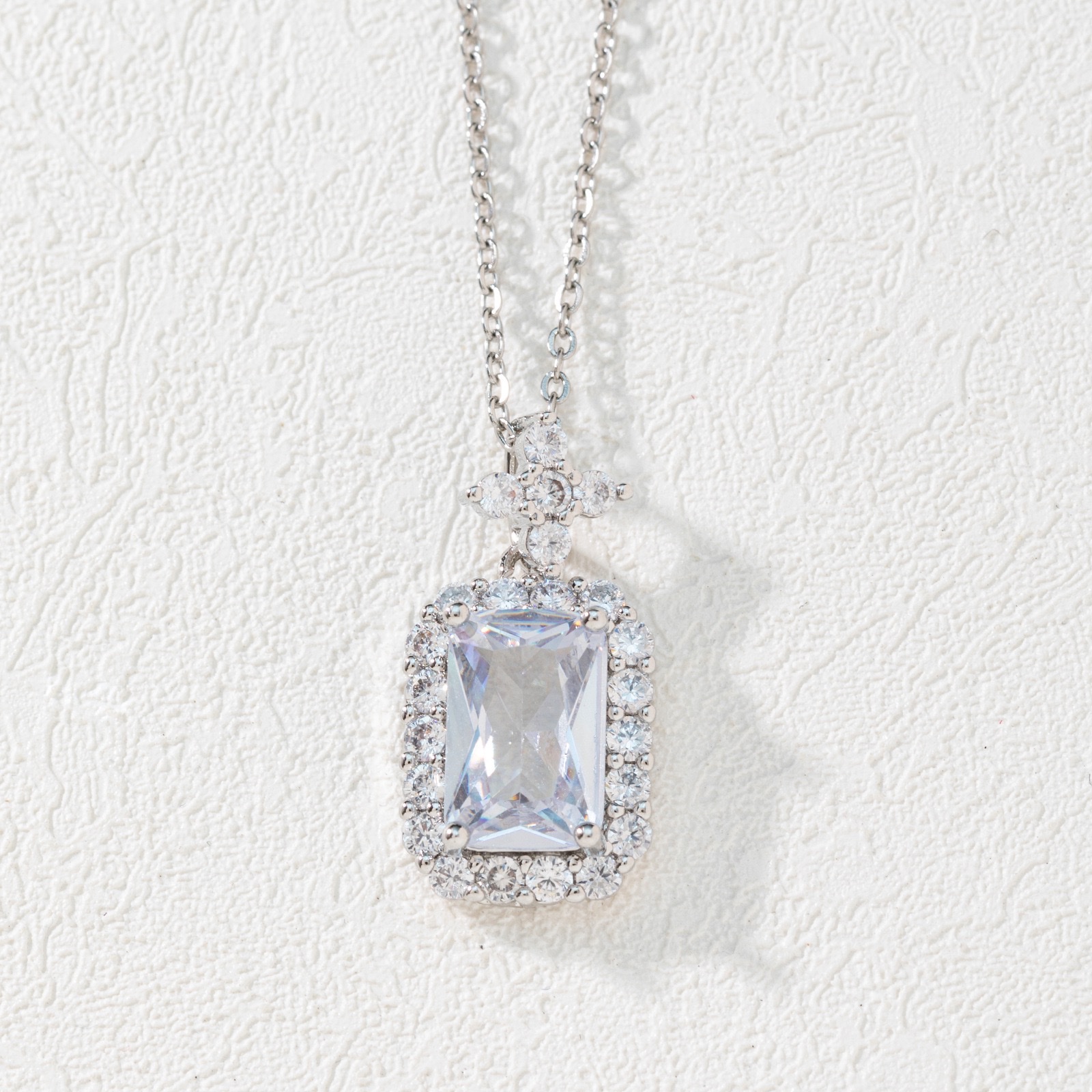 Fashionable zircon crystal best-selling pendant necklace, women's retro charm, emerald sweater chain, cross-border Amazon accessories from Europe and America Item Picture