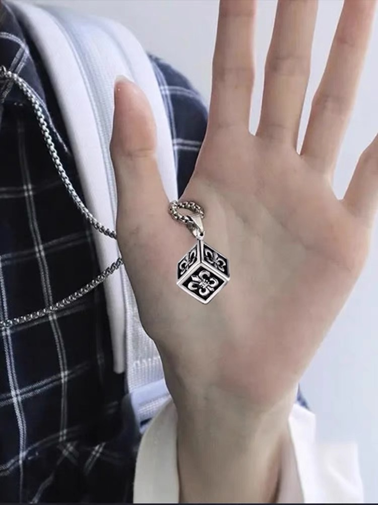 Factory direct sales of fashionable oil-dripping cast Crook Cube square trendy men's pendant, punk hip-hop versatile titanium steel necklace detail image 4