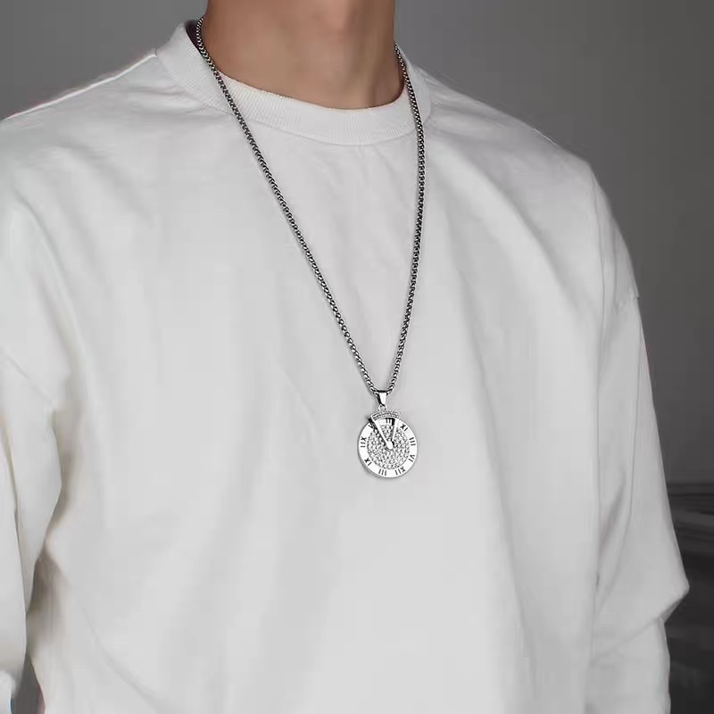 Factory direct sales of personalized Roman numeral disc necklaces, hip-hop trendsetter pendants for men and women, titanium steel trendy men's accessories Specification image