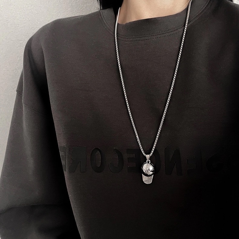 Factory direct sales of sporty baseball caps, baseball caps, personalized hip-hop stainless steel rap necklaces, titanium steel pendants, pendants and other trendy accessories detail image 2