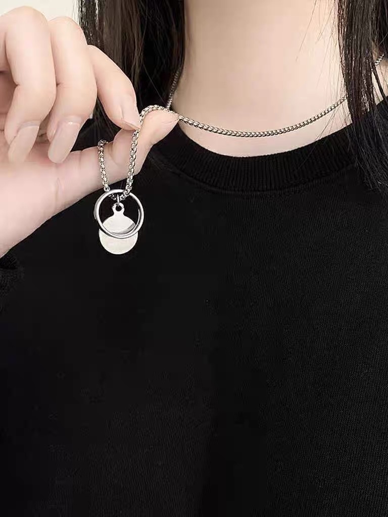 Factory direct sales of DUKATO's new titanium steel round plate ring necklace, the same style as Wang Yibo's, hip-hop cool and trendy ins men's and women's fashion pendants