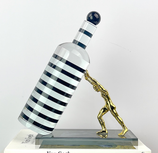 Creative geometric crystal little golden man sculpture desktop decoration, living room entrance hall, hotel study, home crystal decoration Specification image