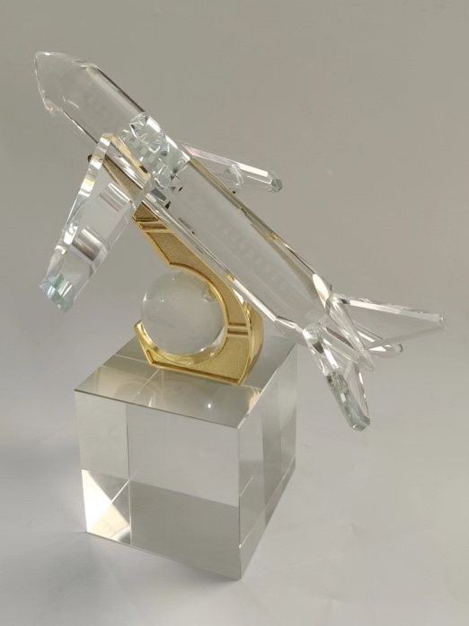 Light luxury crystal aircraft model ornaments, fashionable home decorations, sample room space design, office desk furnishings Specification image