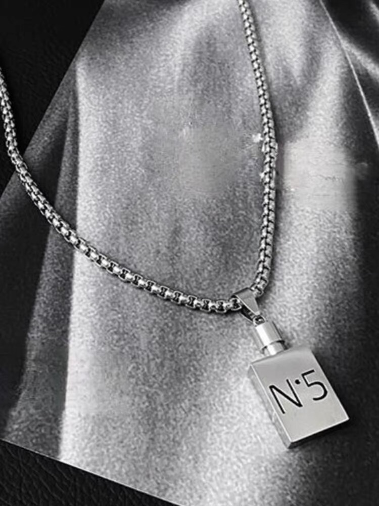 Factory direct sales perfume bottle, non-fading necklace, hip-hop necklace for men and women, niche design, Instagram cold style hoodie accessory detail image 2