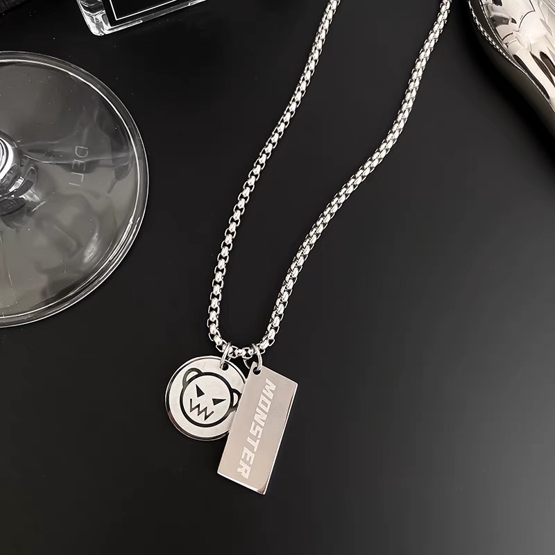厂家直销毛衣链钛钢不掉色搞怪怪兽字母方牌吊坠项链欧美风街拍时尚新款详情图3