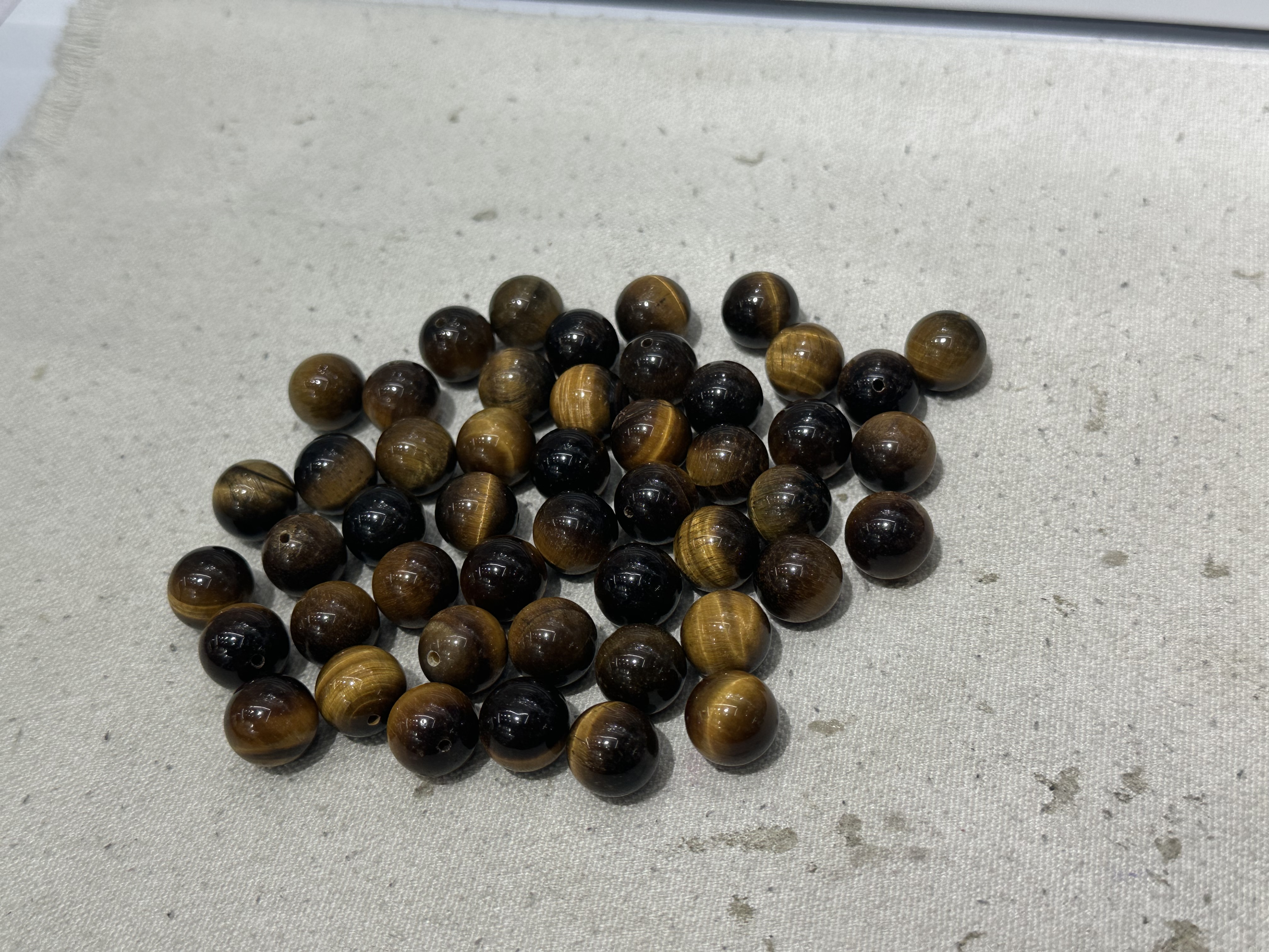 Hot-selling products: 12mm half-hole round bead natural tiger stone diy jewelry accessories, earrings, jewelry, natural stone jewelry