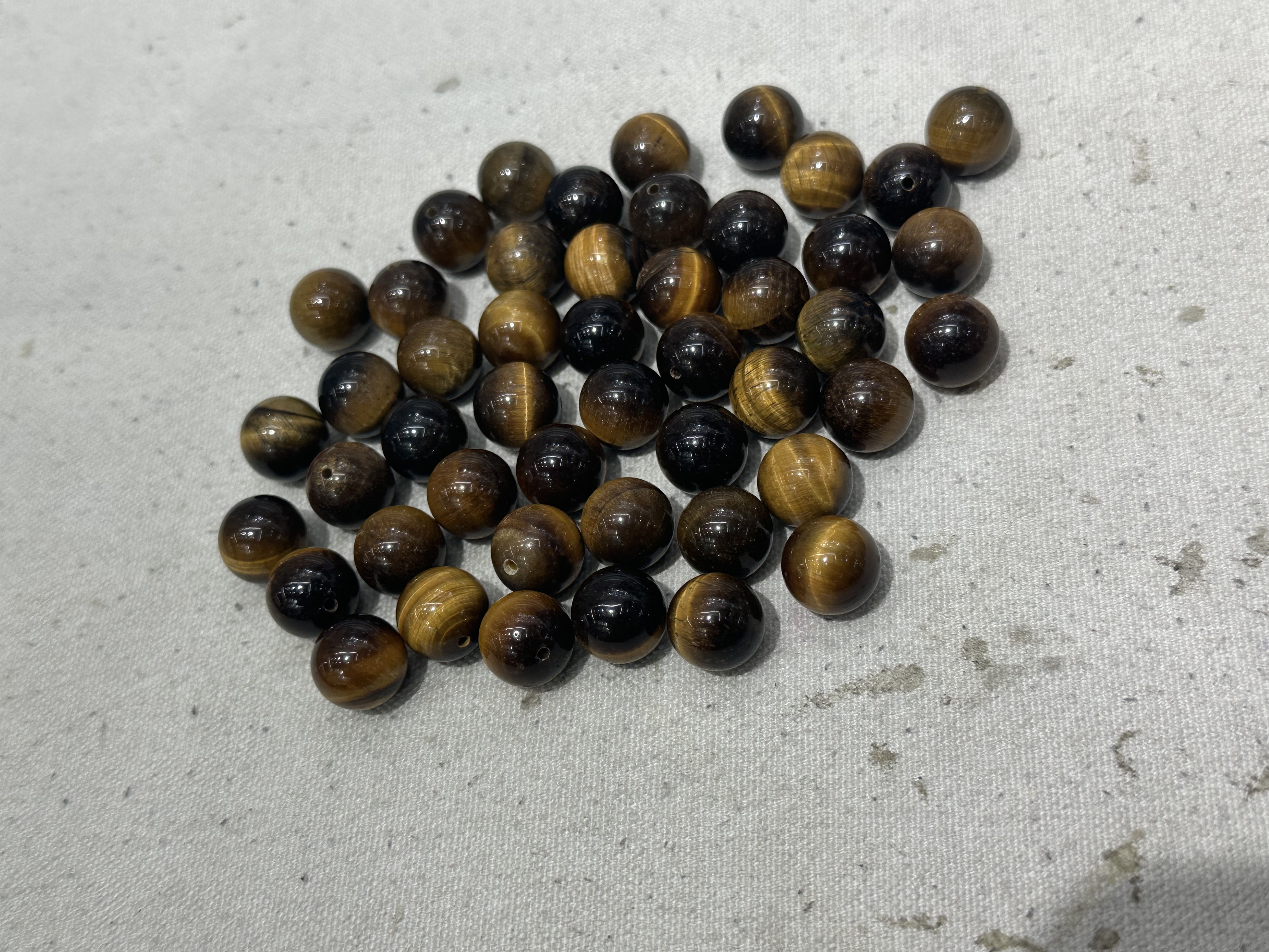 Hot-selling products: 12mm half-hole round bead natural tiger stone diy jewelry accessories, earrings, jewelry, natural stone jewelry Application Scenario