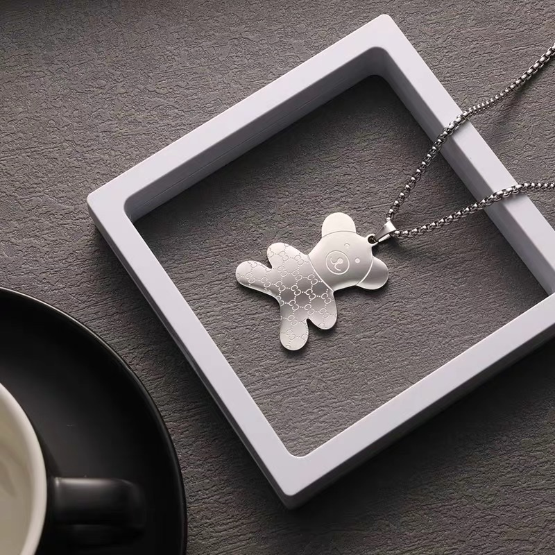 Factory direct sales titanium steel necklace, bear pendant, trendy autumn and winter, niche design sense, fashionable and individual sweater chain Application Scenario