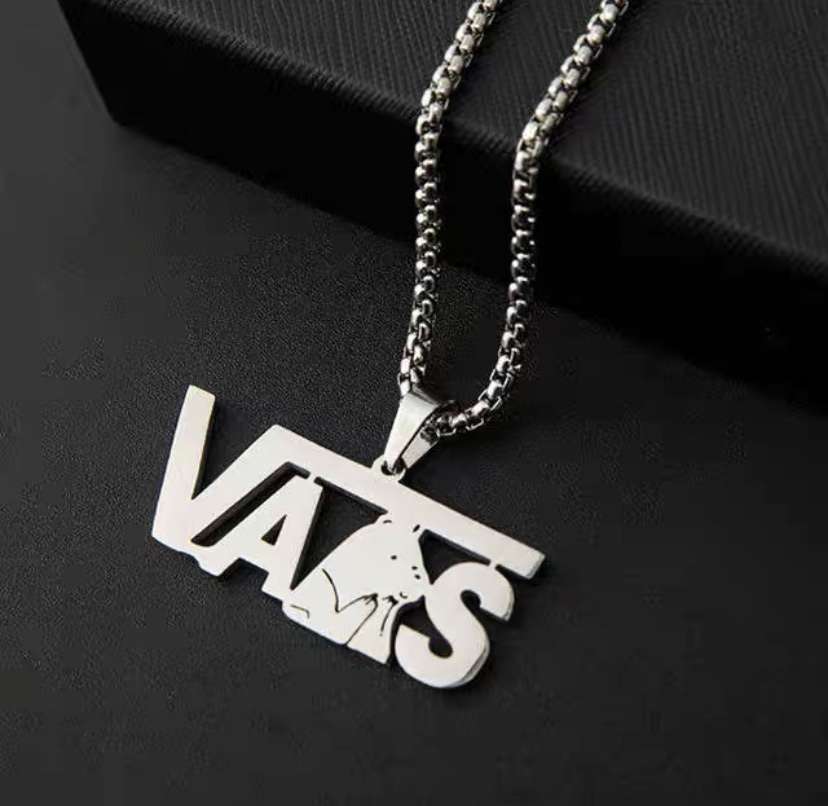 Factory direct sales: VANS streetwear collaboration bear necklace, hiphop hip-hop dance party titanium steel pendant, men's and women's pendant accessory detail image 3