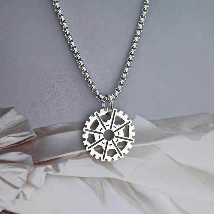 Factory direct sales: Simple and niche design, broken gear pendant necklace, men's and women's trendy brand, hip-hop personality spring and summer accessories, titanium steel pendant Specification image