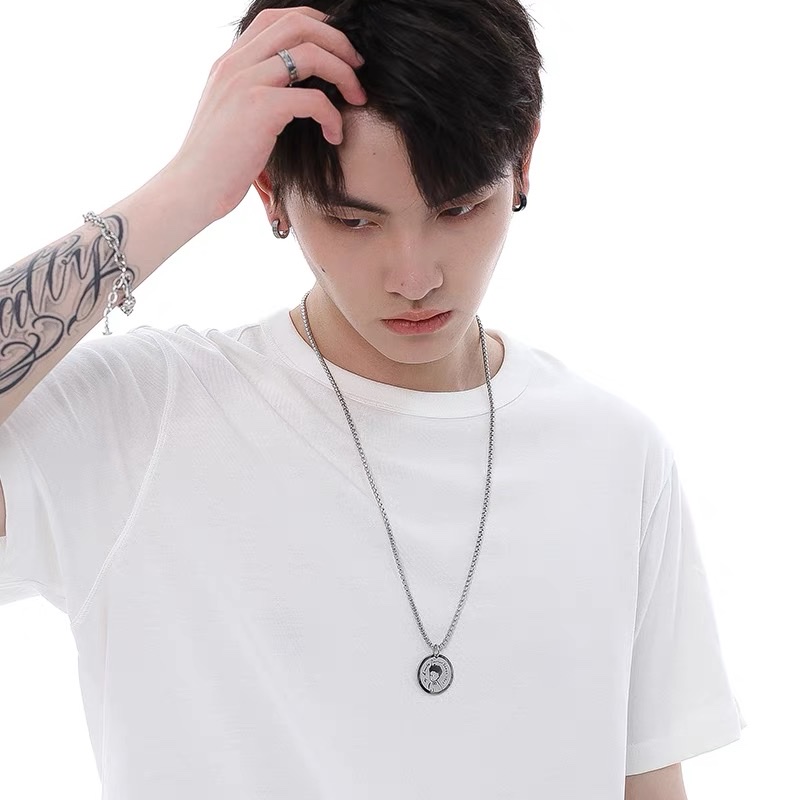 Factory direct sales of the "Little Prince" necklace for autumn and winter, a pair of trendy and stylish pendant titanium steel chain accessories for both men and women detail image 2