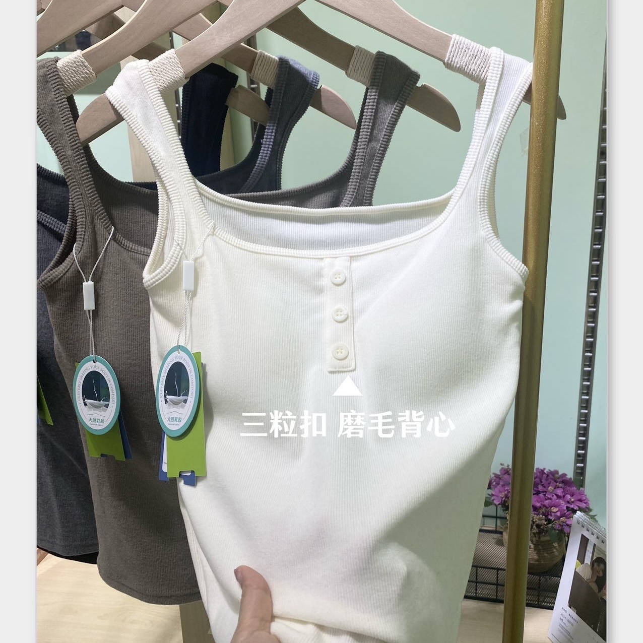 The United States Empire 88813 Three Button Square Collar Woolened Vest Female Autumn Winter Latex One Fixed Cup Thermal Underwear Vest Base Specification drawing