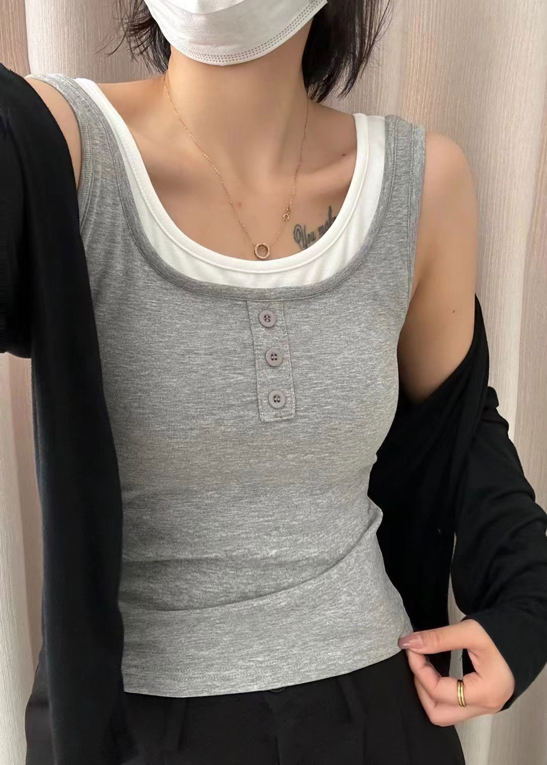 The United States Empire 88802 Color Three Button Round Neck Vest For Women Latex Fixed Coaster Frosted Thermal Underwear Vest Fashion Matching Color Slim-Fit Base Vest Application Scenario