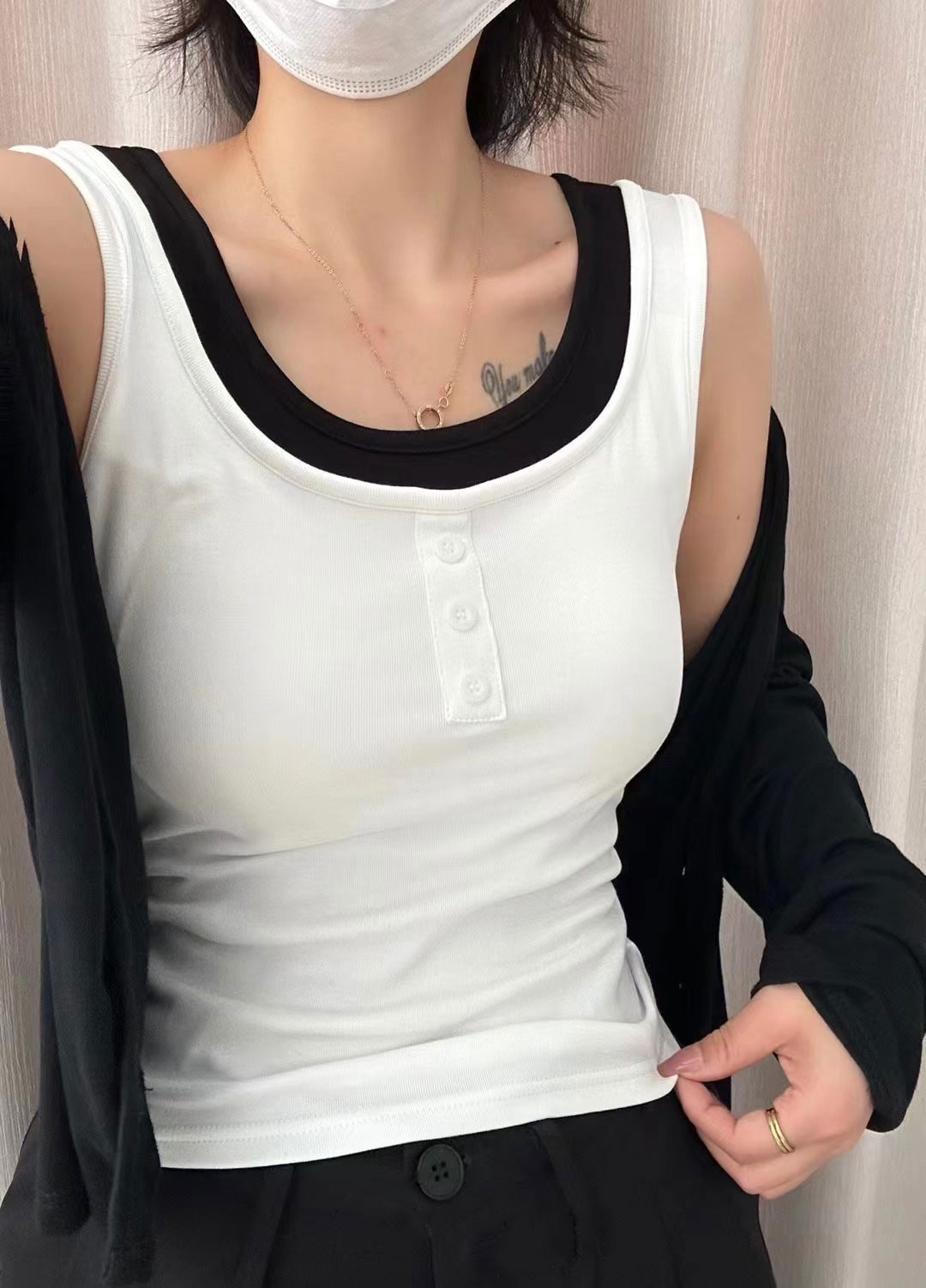 The United States Empire 88802 Color Three Button Round Neck Vest For Women Latex Fixed Coaster Frosted Thermal Underwear Vest Fashion Matching Color Slim-Fit Base Vest details Picture