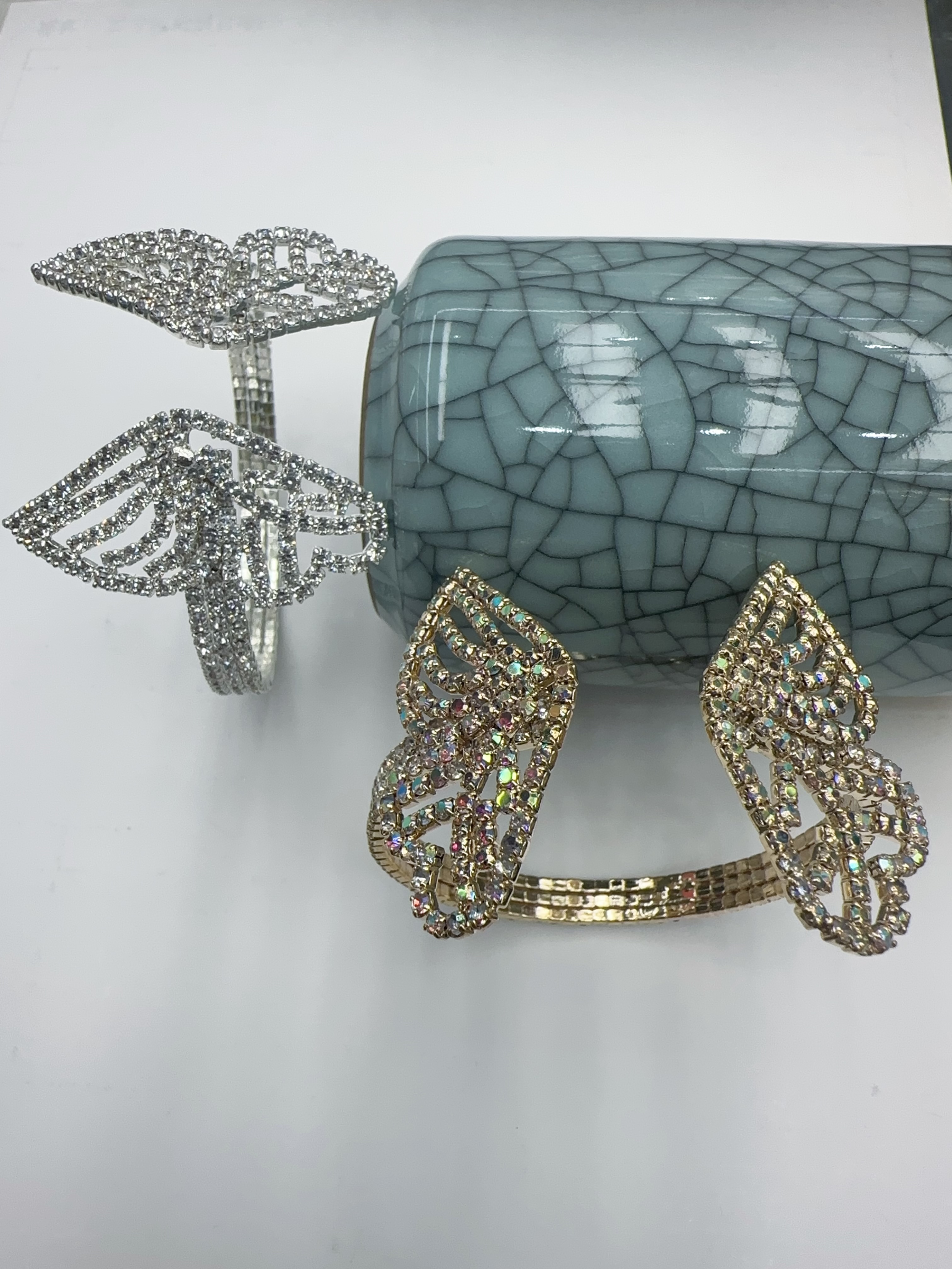 Classic full-diamond, personalized open bracelet with butterfly multi-row diamonds details Picture
