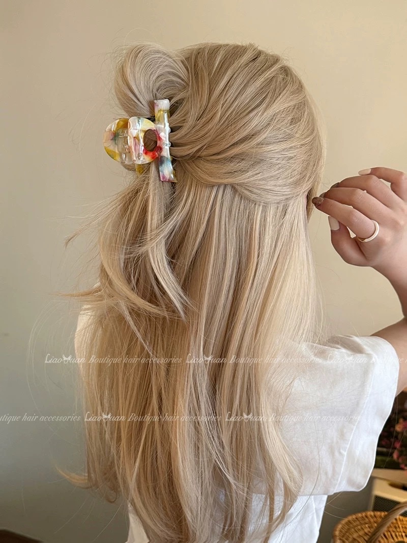 Summer cute high ponytail small clip for women 2024 new high-end clip headwear, half-tied hair clip at the back of the head Application Scenario