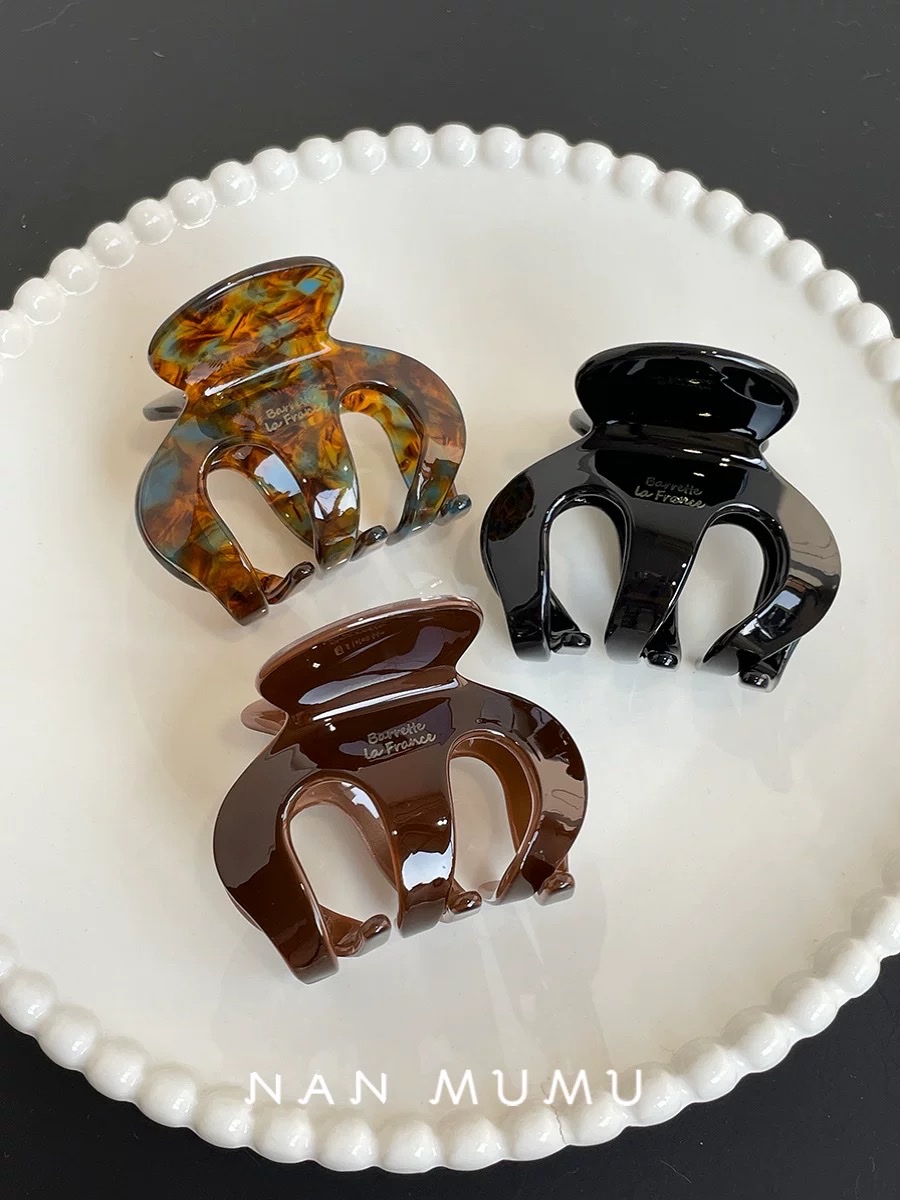 Korean france pumpkin grab clip, small acetate hair clip, updo, semi-tie, high-end shark clip, mini headwear and hair accessory Application Scenario