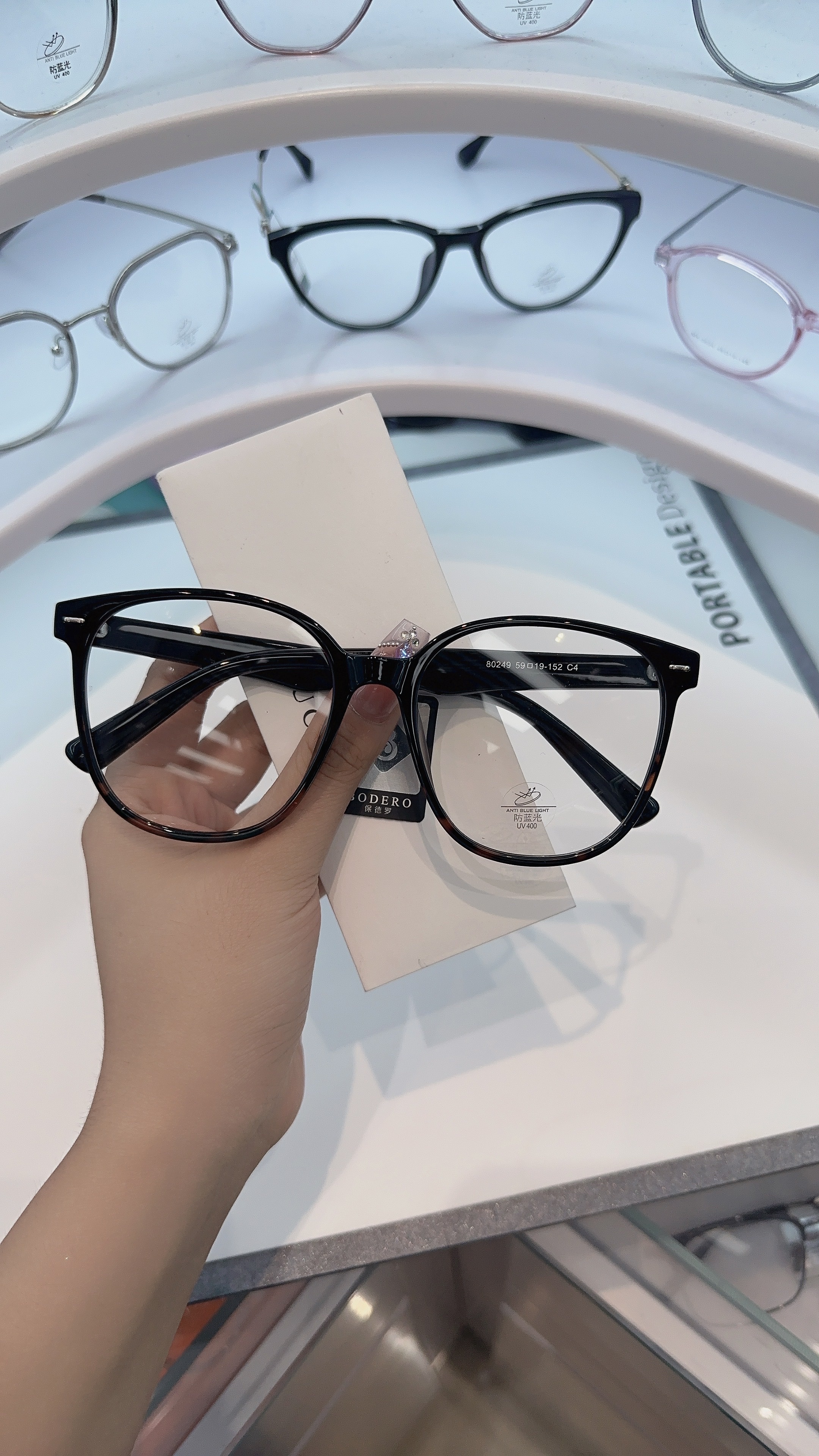 2024 Fashion leopard print, tortoiseshell frame glasses, blue light protection for eyes, large frame to show face, small frame glasses Application Scenario
