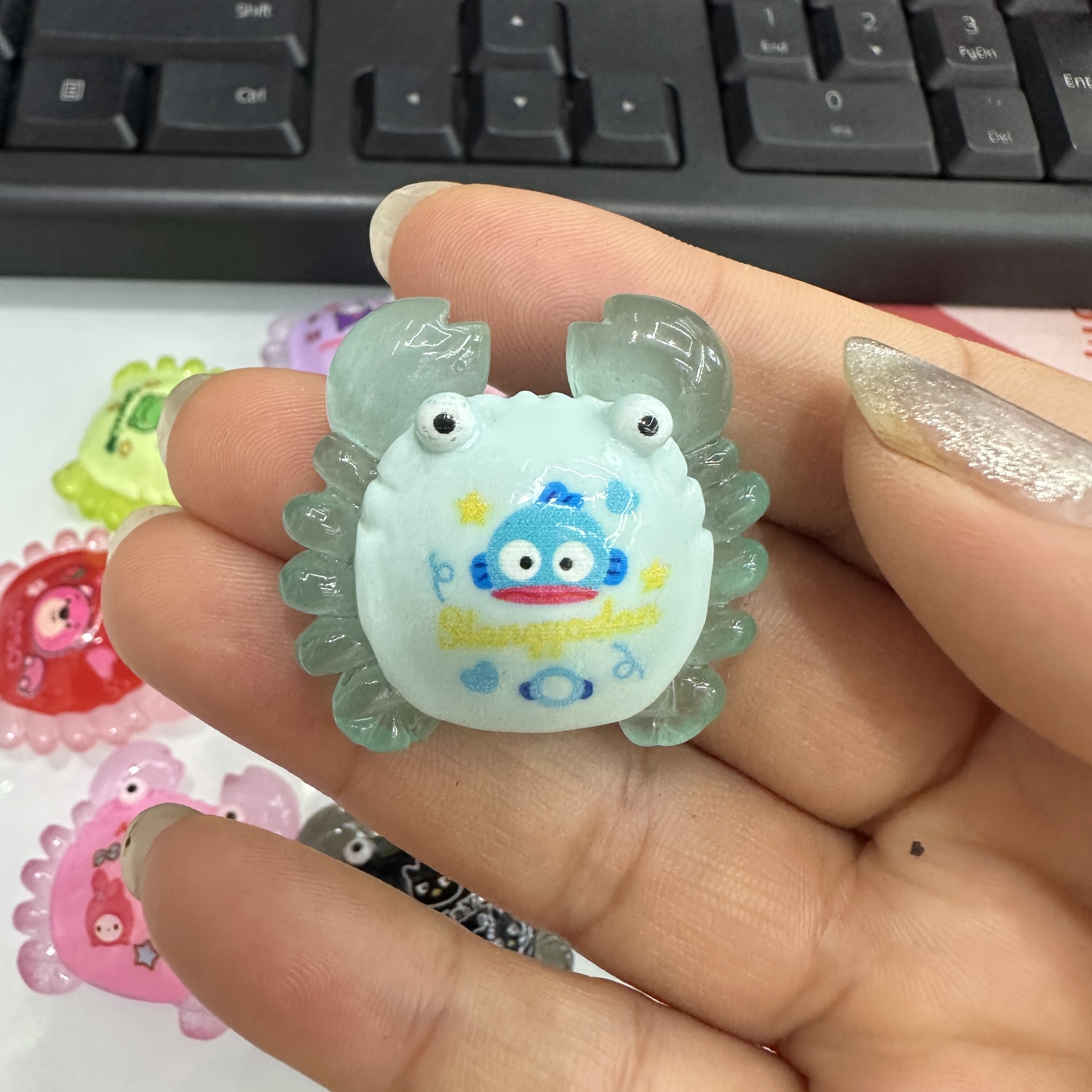 Glow-in-the-dark small crab cartoon pattern glow-in-the-dark small turtle micro-landscape toys diy cartoon glow-in-the dark action figure crab Tiktok live blind box toys Application Scenario