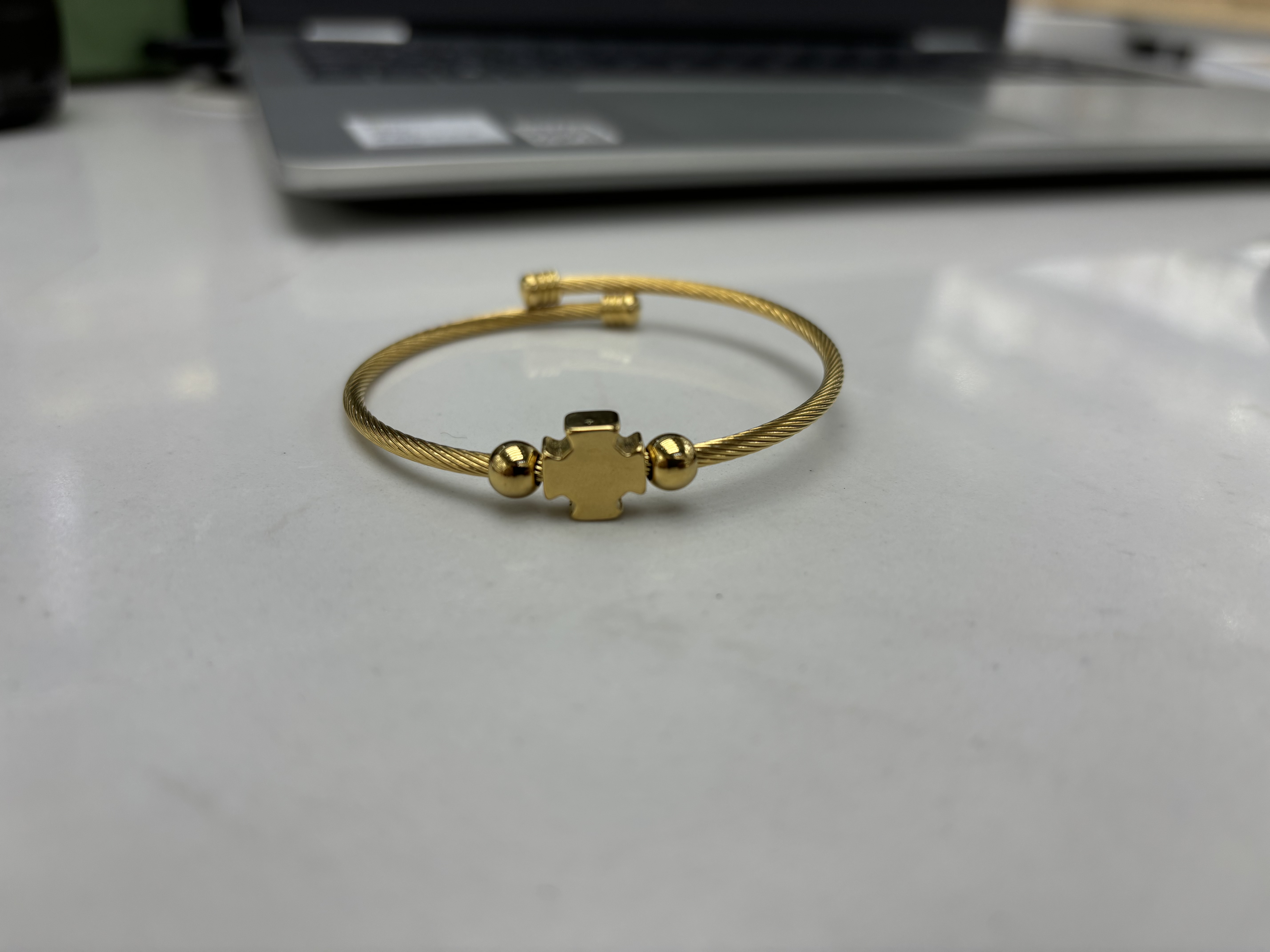 不锈钢手镯 电镀金色 
