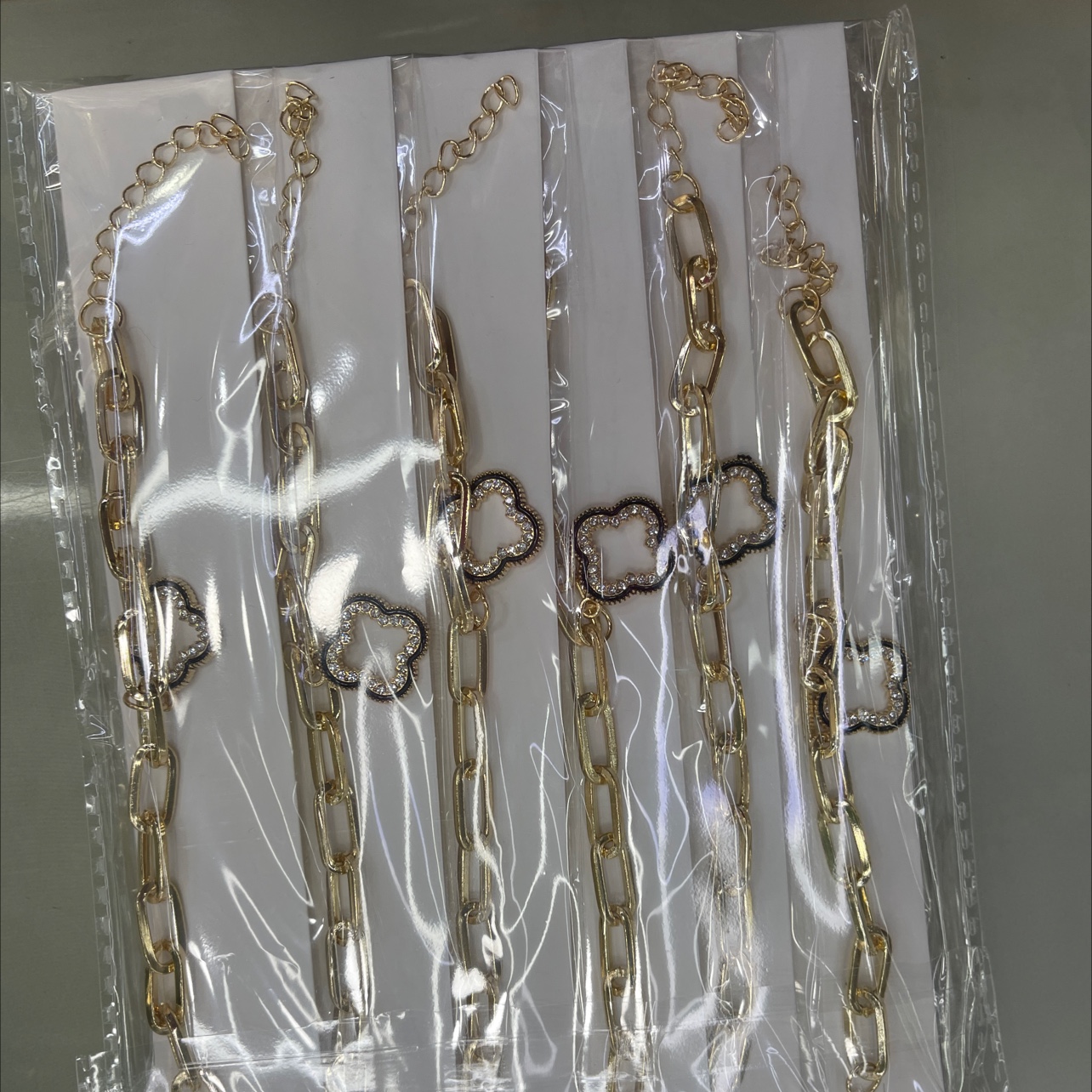 金色镶钻四叶草古巴链时尚轻奢设计女士手链网络时尚爆款详情图2