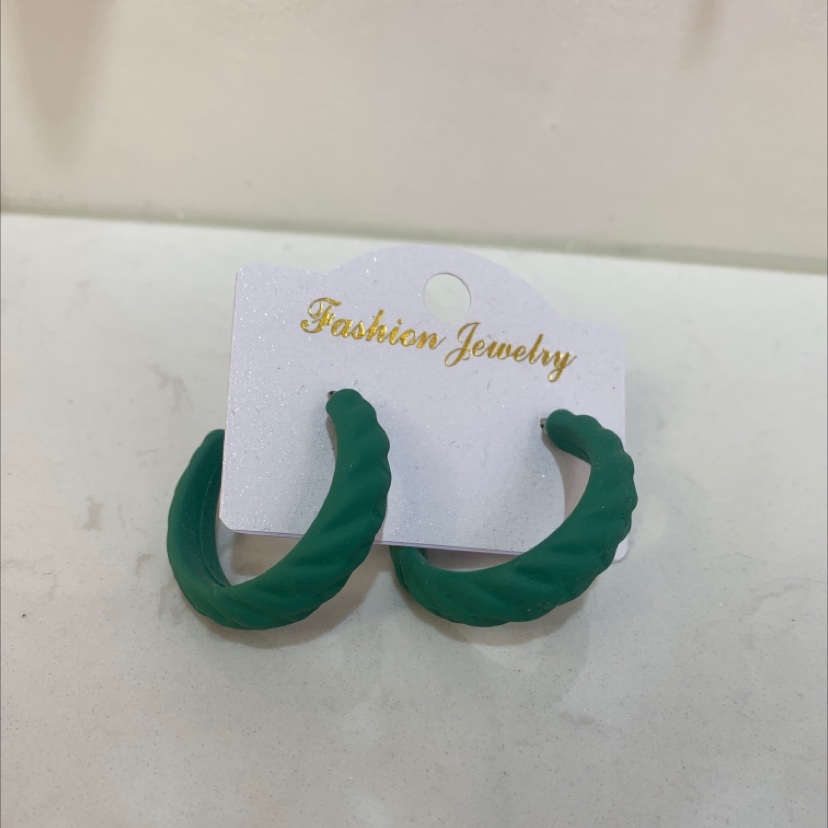 2024时尚韩版新款百搭C形亚克力耳环尚美饰品-101